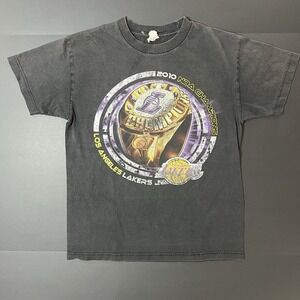 Los Angeles LA Lakers 2010 NBA Champions Ring Roster TShirt Mens M Kobe & Pau